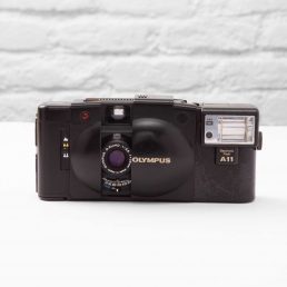 Olympus XA 2 con flash A11 sin estuche